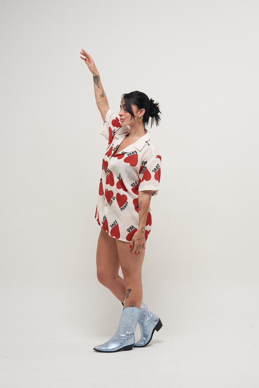 Camisa Larga (Corazones Rojos) LOVE PA TO’ EL MUNDO