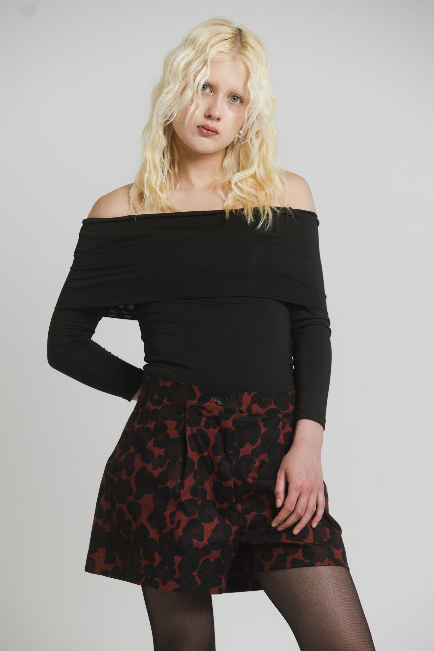 SHORT LEO RED