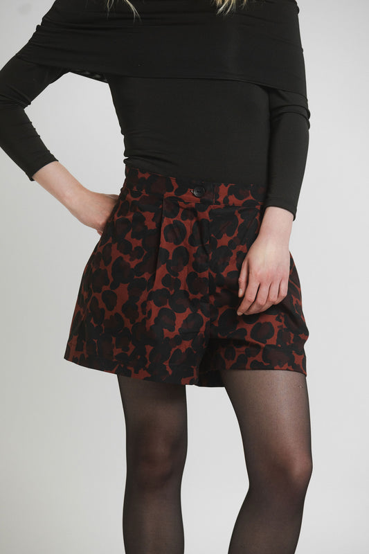 SHORT LEO RED