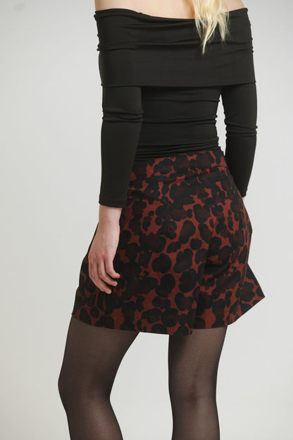 SHORT LEO RED