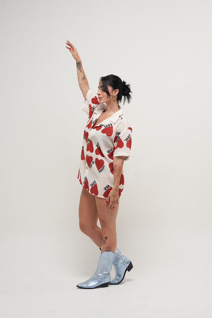 Camisa Larga (Corazones Rojos) LOVE PA TO’ EL MUNDO
